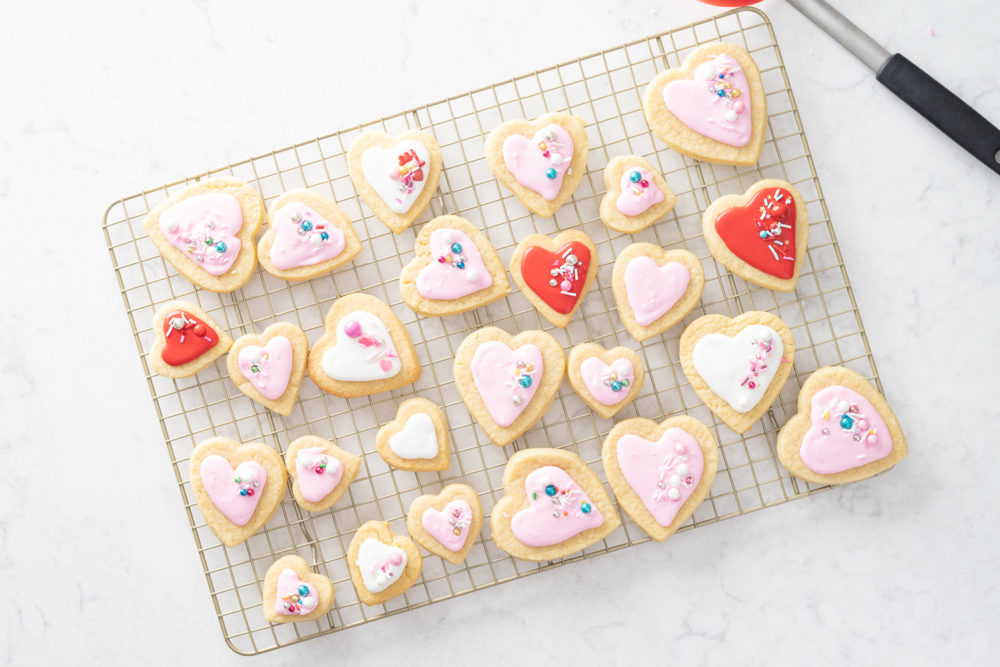 Petite Fashion and Style Blog | Valentine's Day Sugar Cookies | Sugar Cookie Recipe | How to Flood a Cookie